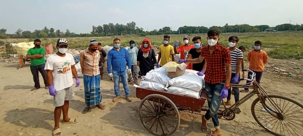 informal workers delivering relief in India