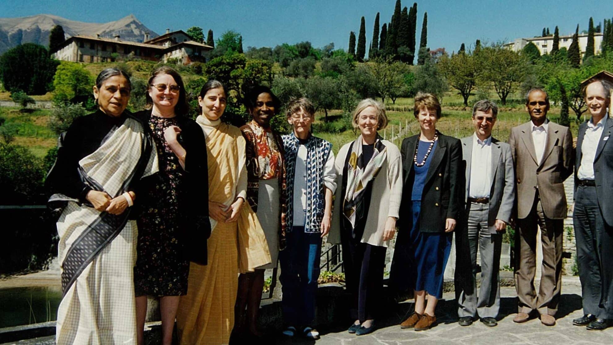 The Bellagio 1997 founding group of 10 specialists in the informal economy, including practitioners, scholars, statisticians, and policymakers, gather outdoors.