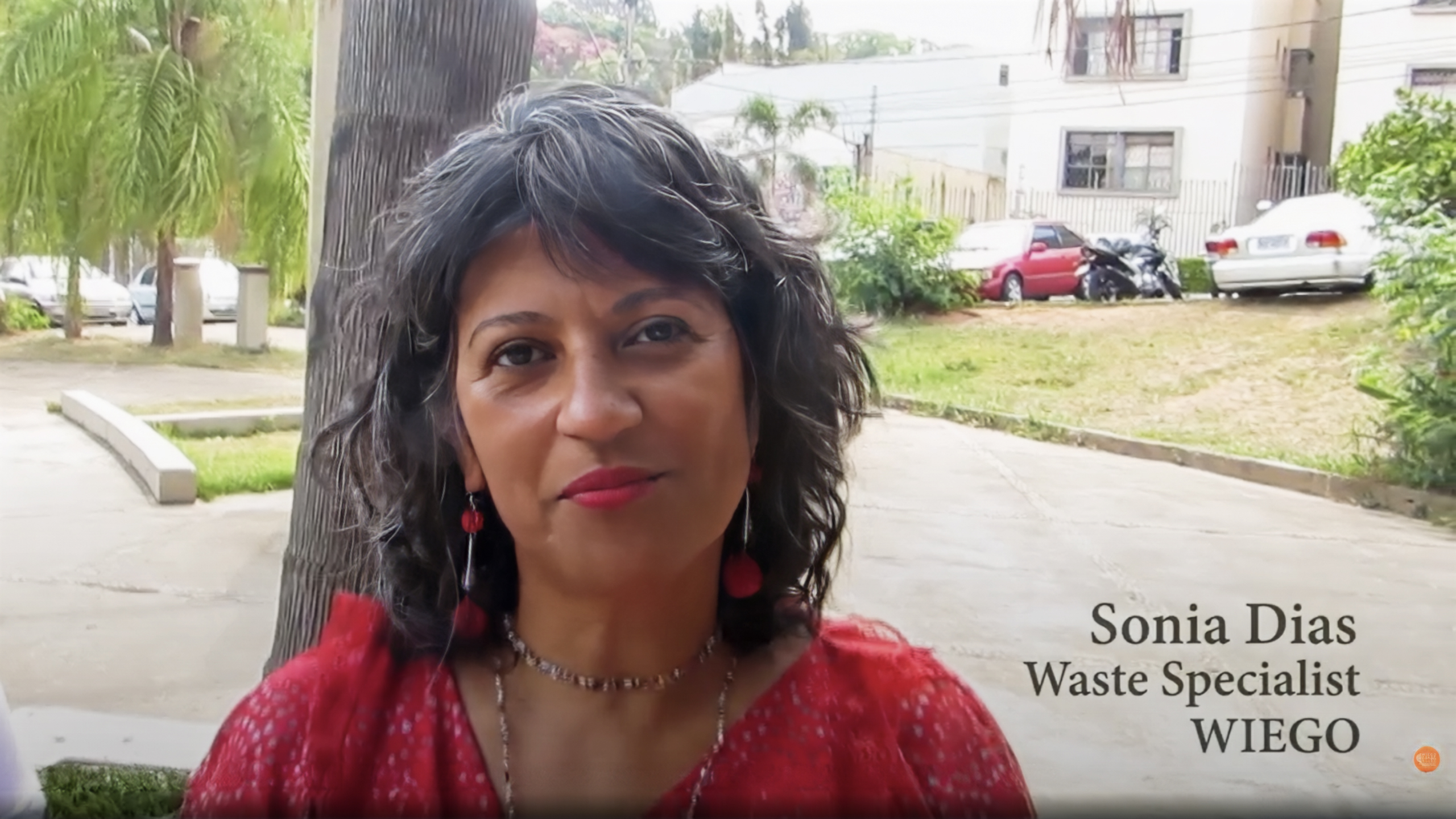 Thumbnail of the WIEGO's Gender & Waste Project in Brazil video