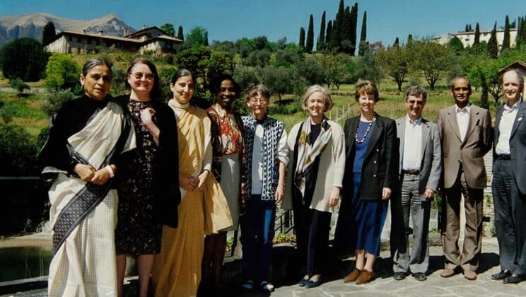 The Bellagio 1997 founding group of 10 specialists in the informal economy, including practitioners, scholars, statisticians, and policymakers, gather outdoors